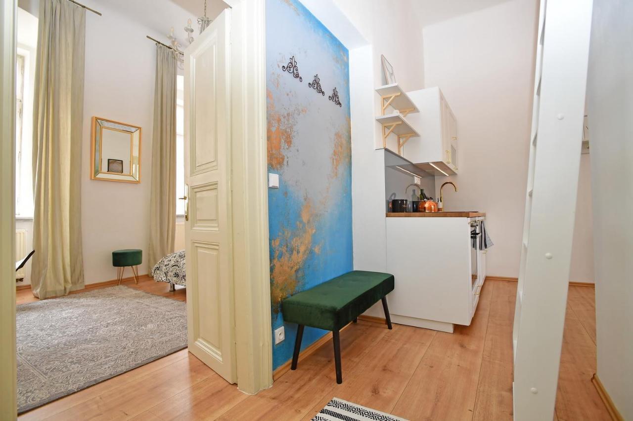 Lovely Little Cosy Apt In Praga Esterno foto
