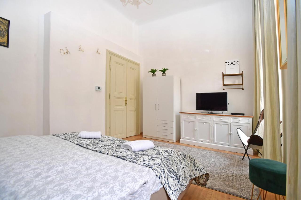 Lovely Little Cosy Apt In Praga Esterno foto